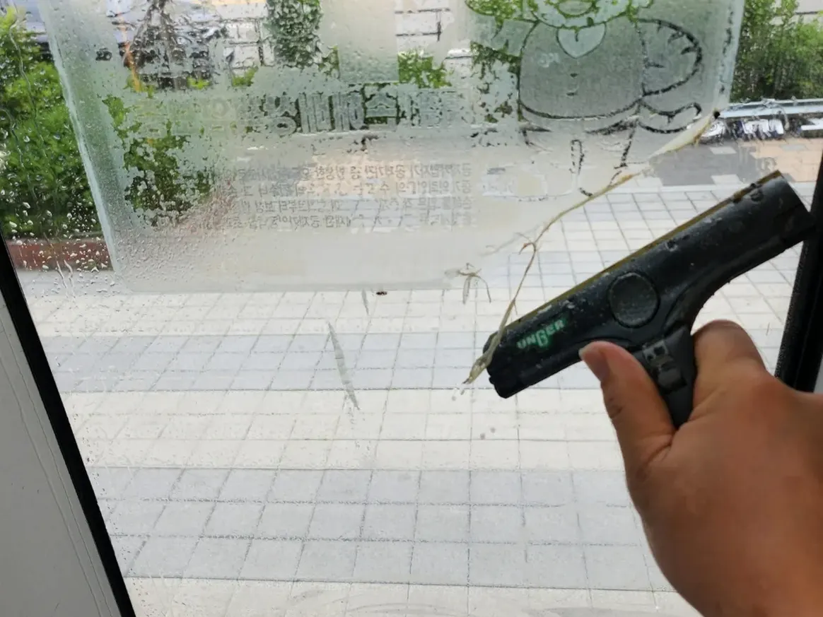동구 동내동 사무실 고층 외창 장비 주변 정밀 위생청소 사례 - 행진크린